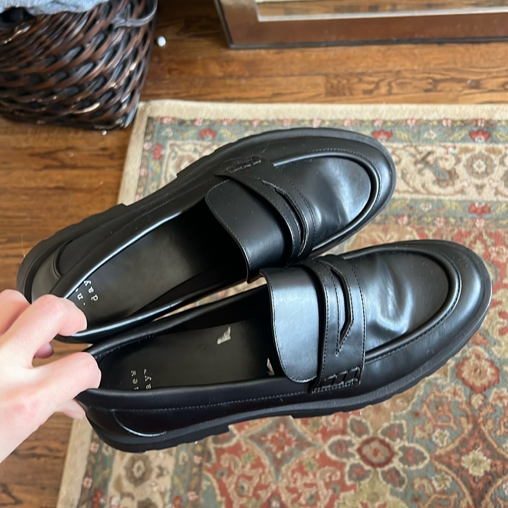 BLACK CHUNKY LOAFERS